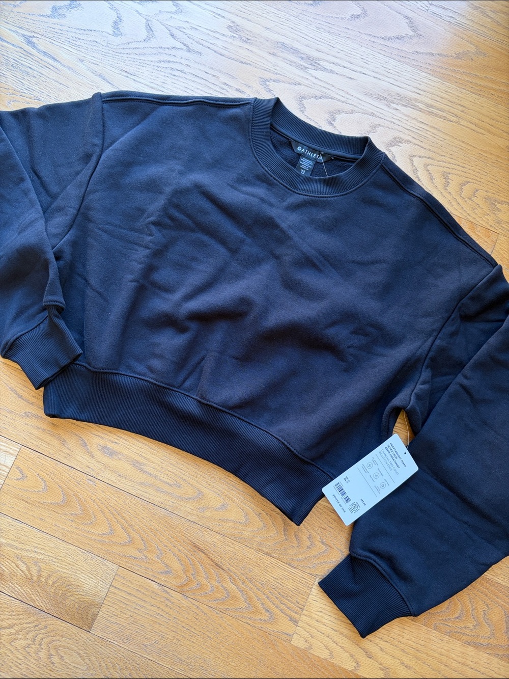Athleta XS Black Crewneck Pullover Sweatshirt cropped $85